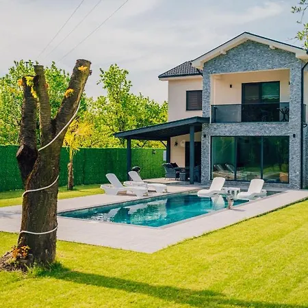 Villove Villa *